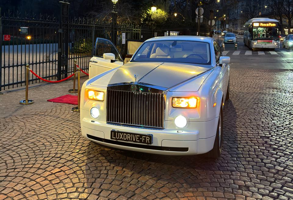 Llegada VIP con servicio de alfombra roja en París